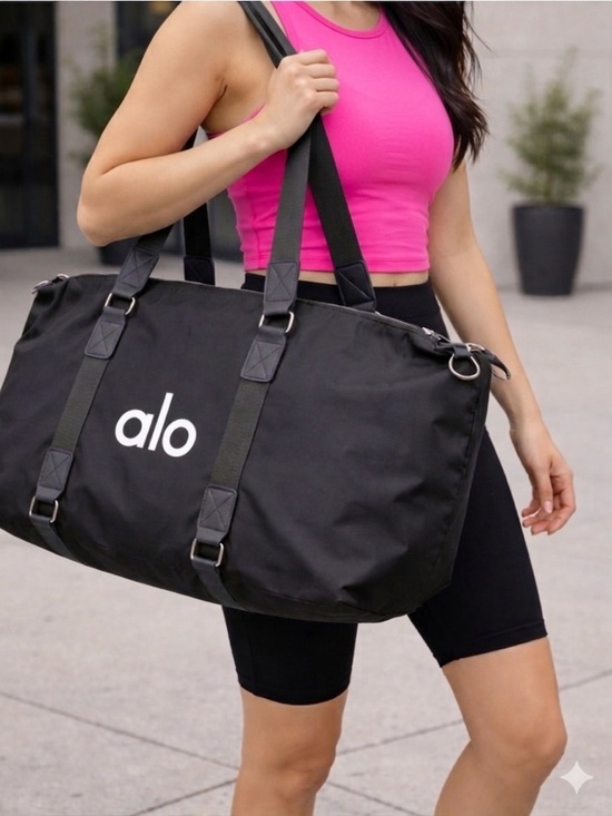 ALO Yoga Handbags - ALO Yoga Black Weekend Duffel - Spacious Travel Bag